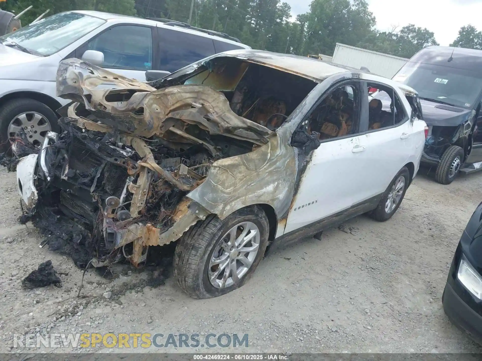 2 Photograph of a damaged car 3GNAXHEV2MS134193 CHEVROLET EQUINOX 2021