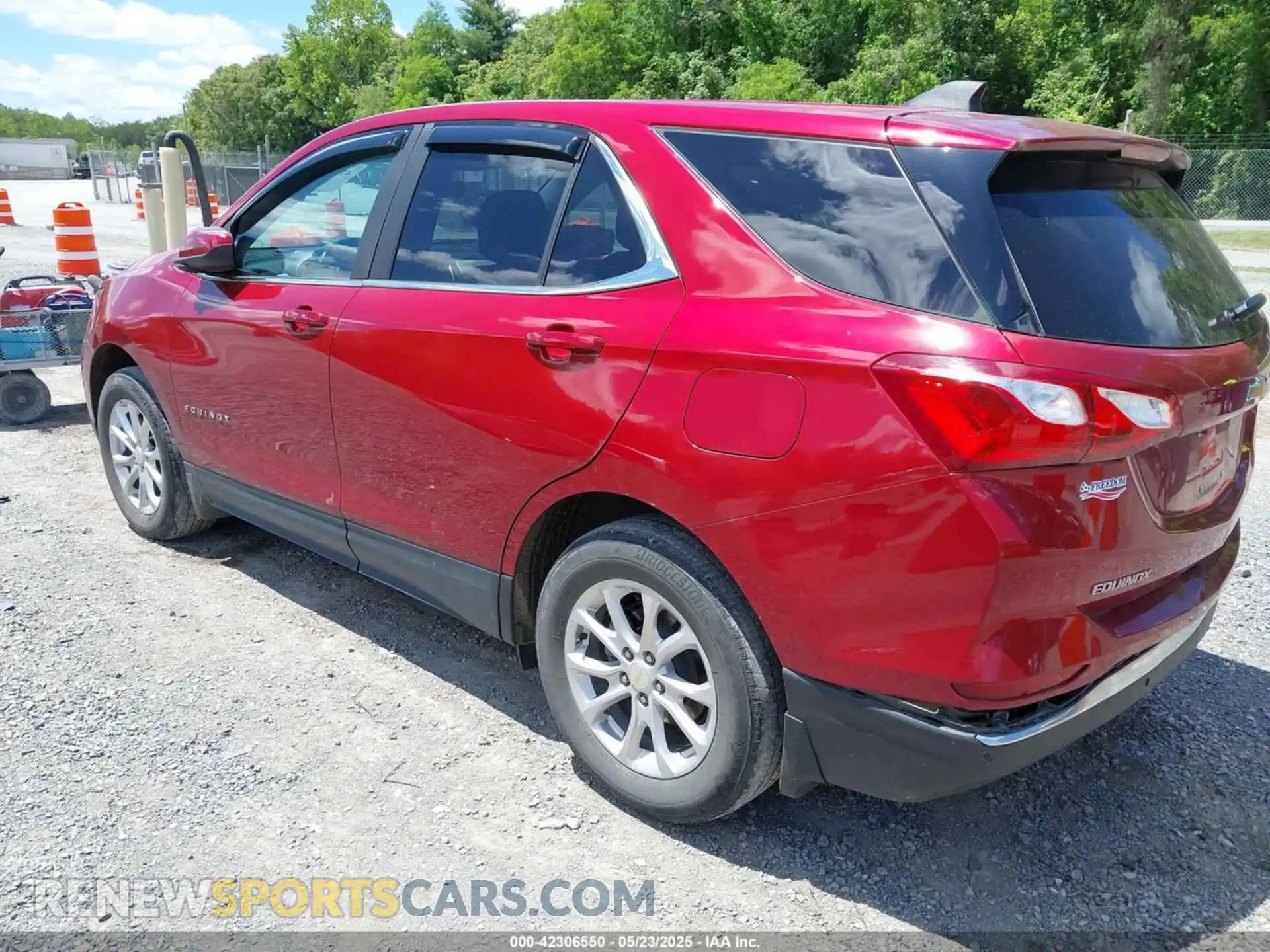 3 Photograph of a damaged car 3GNAXUEV0ML345556 CHEVROLET EQUINOX 2021