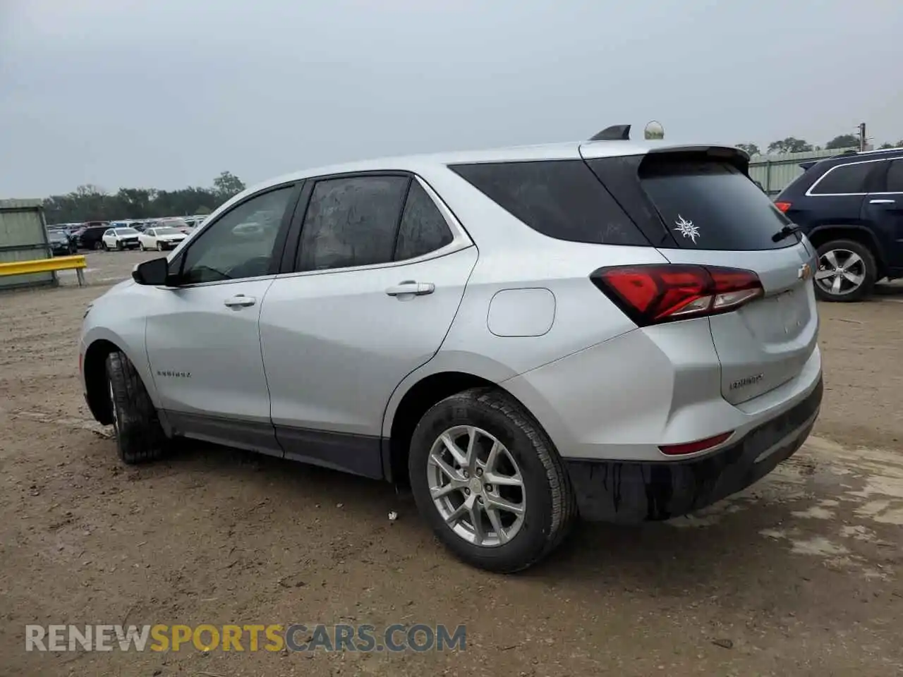 2 Photograph of a damaged car 3GNAXKEV5NL187608 CHEVROLET EQUINOX 2022