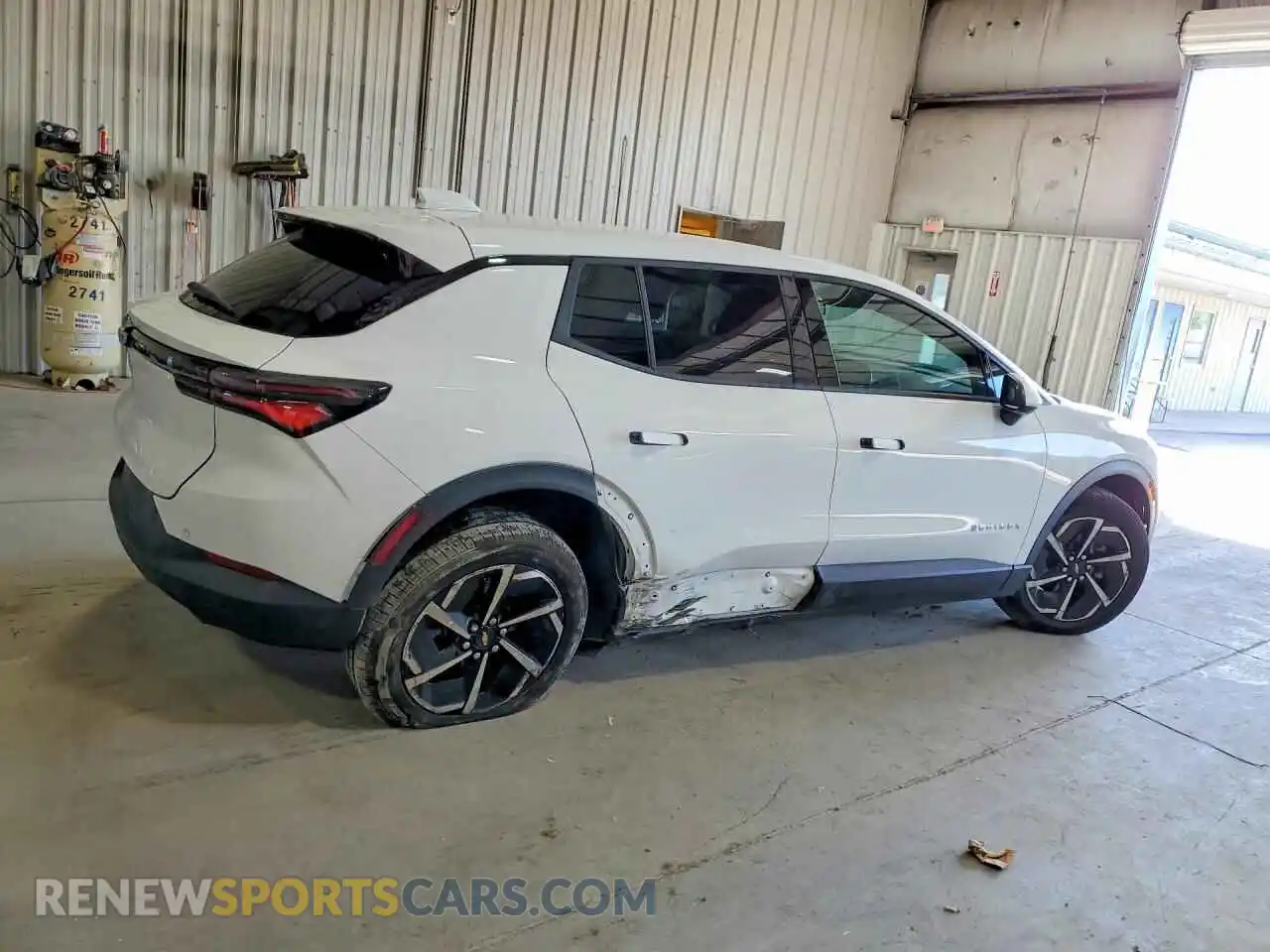 3 Photograph of a damaged car 3GN7DLRR0SS179746 CHEVROLET EQUINOX 2025