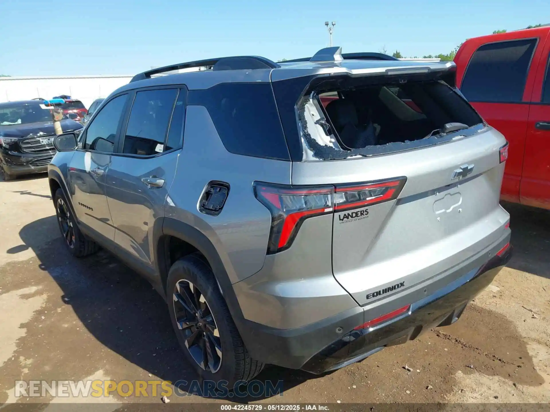 3 Фотография поврежденного автомобиля 3GNAXLEG7SL104814 CHEVROLET EQUINOX 2025