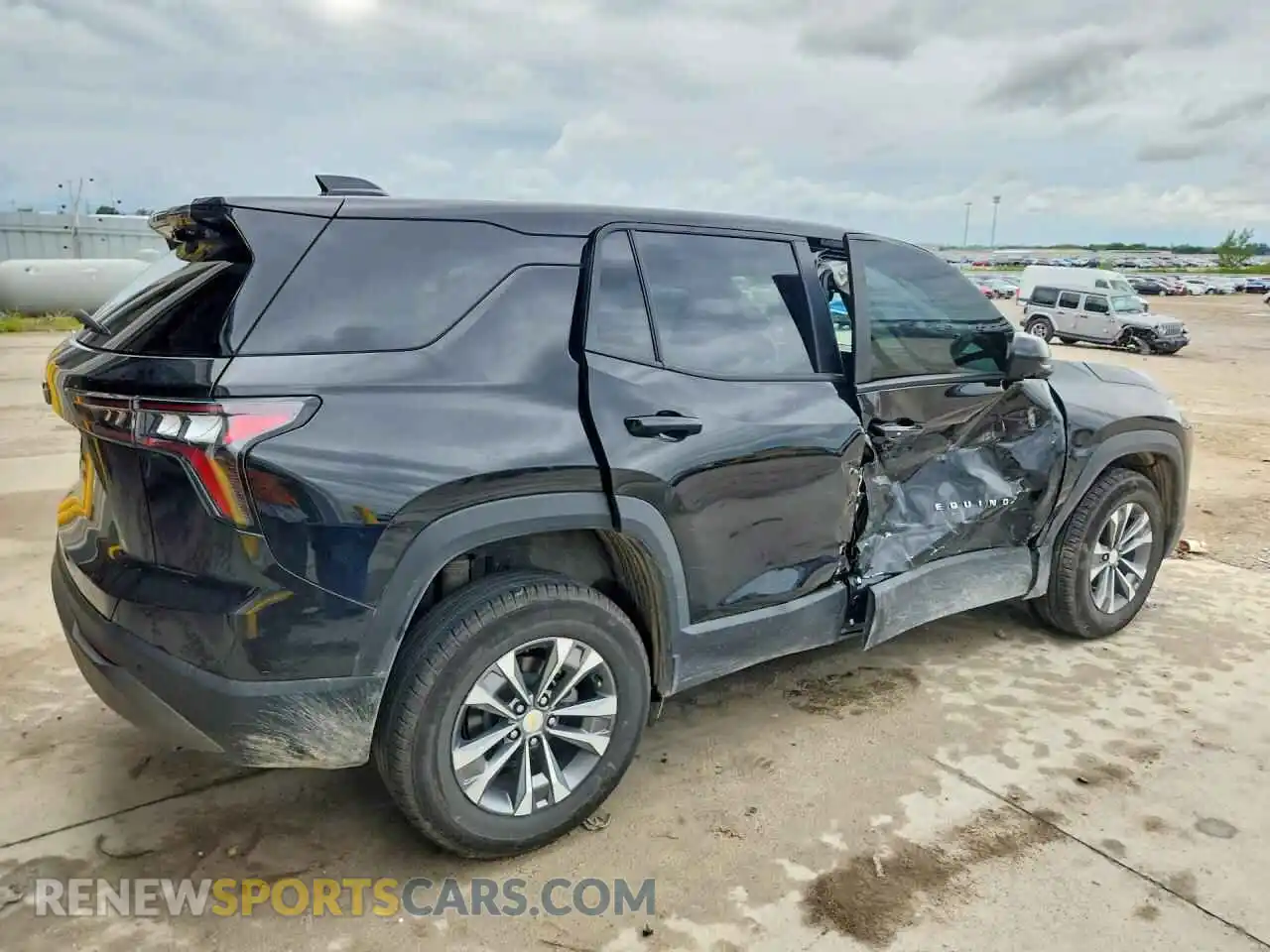 3 Фотография поврежденного автомобиля 3GNAXPEG0TL213933 CHEVROLET EQUINOX 2026