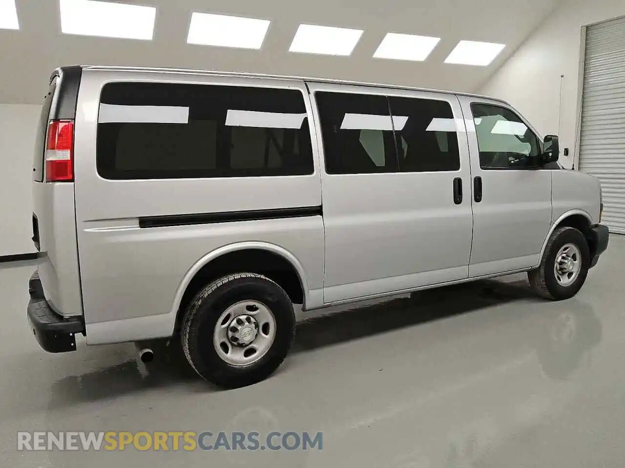 3 Photograph of a damaged car 1GCWGAFG7L1242881 CHEVROLET EXPRESS 2020