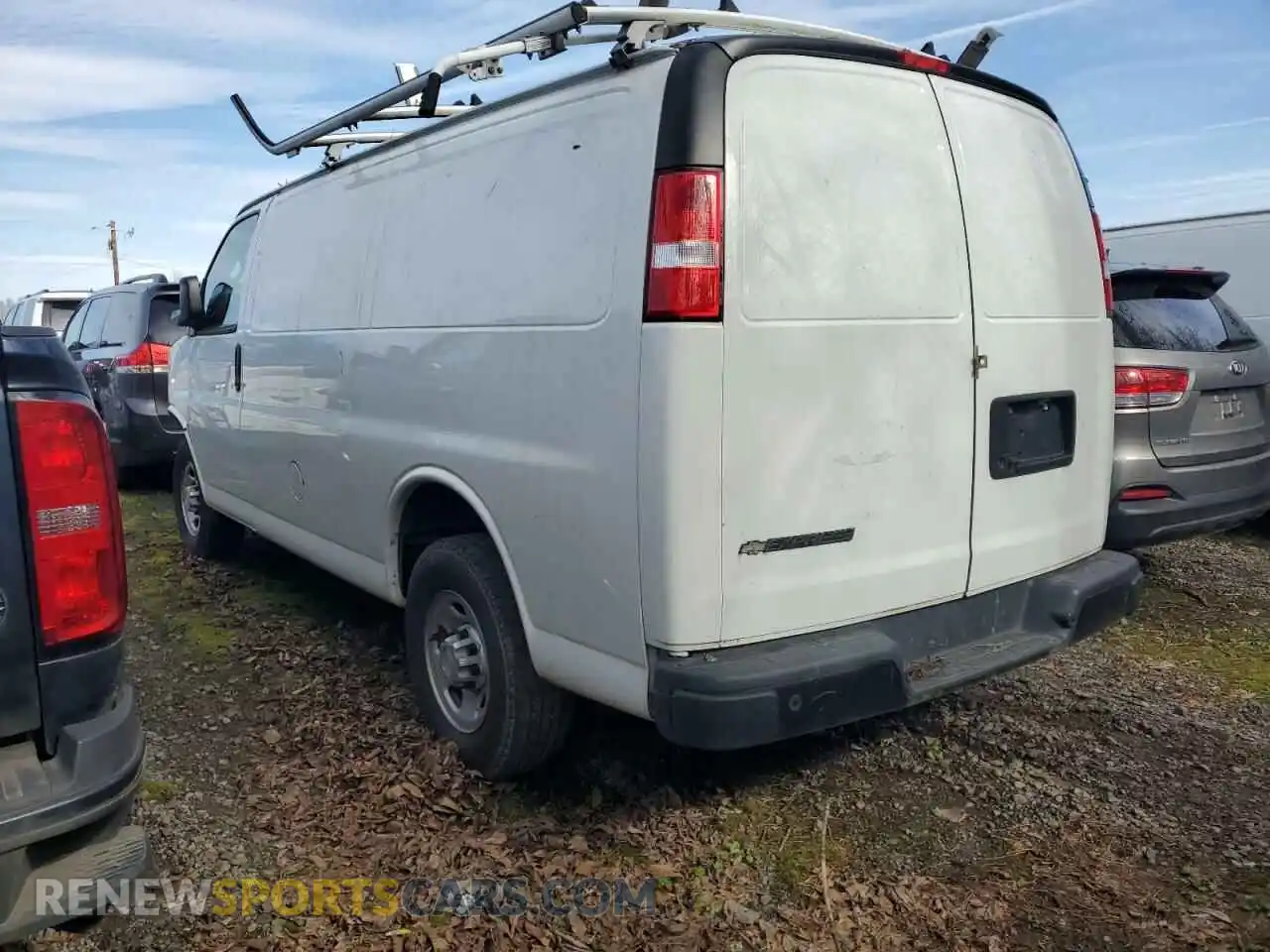 2 Photograph of a damaged car 1GCWGAFP3L1178984 CHEVROLET EXPRESS 2020