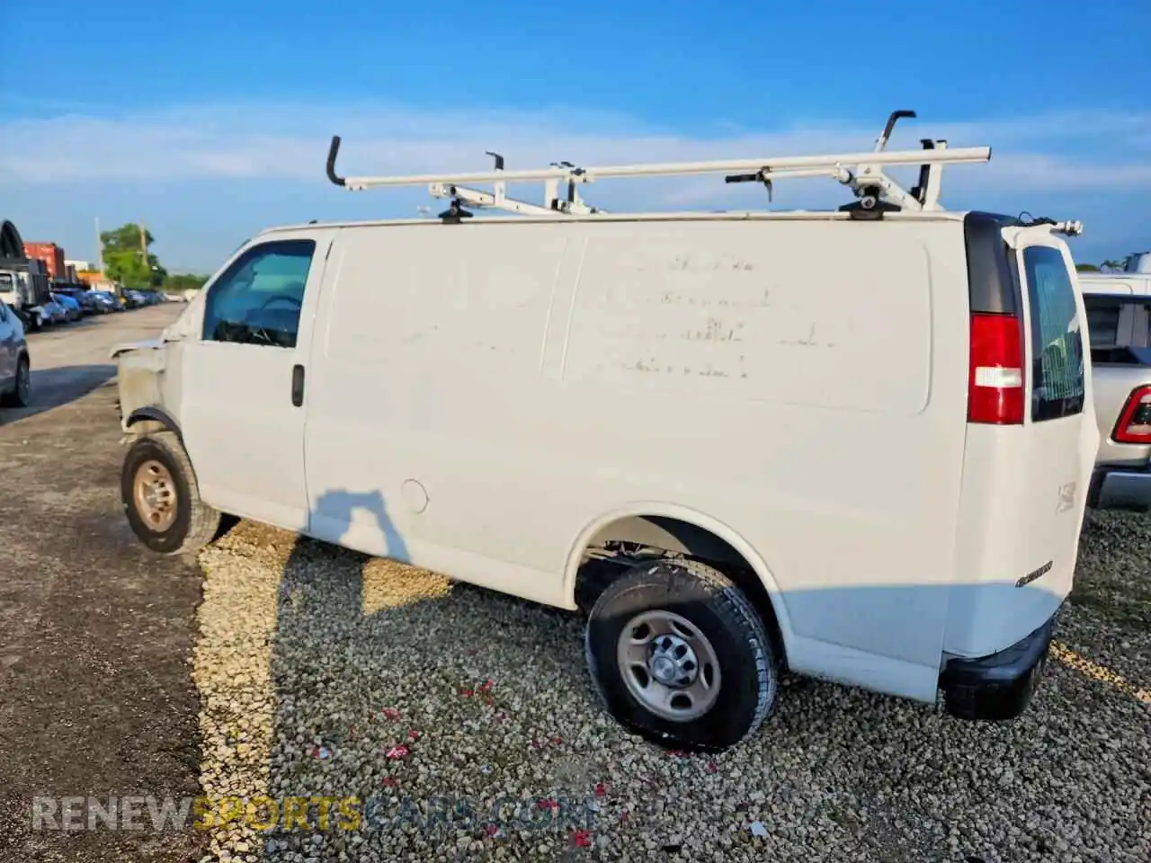 2 Фотография поврежденного автомобиля 1GCWGAFP5M1303789 CHEVROLET EXPRESS 2021
