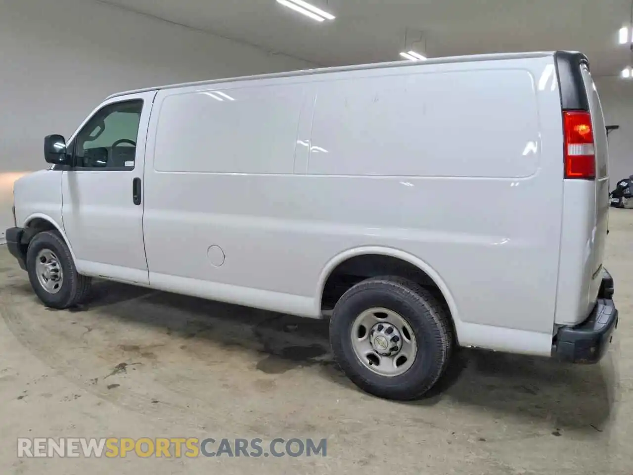 2 Фотография поврежденного автомобиля 1GCWGAFPXM1228054 CHEVROLET EXPRESS 2021