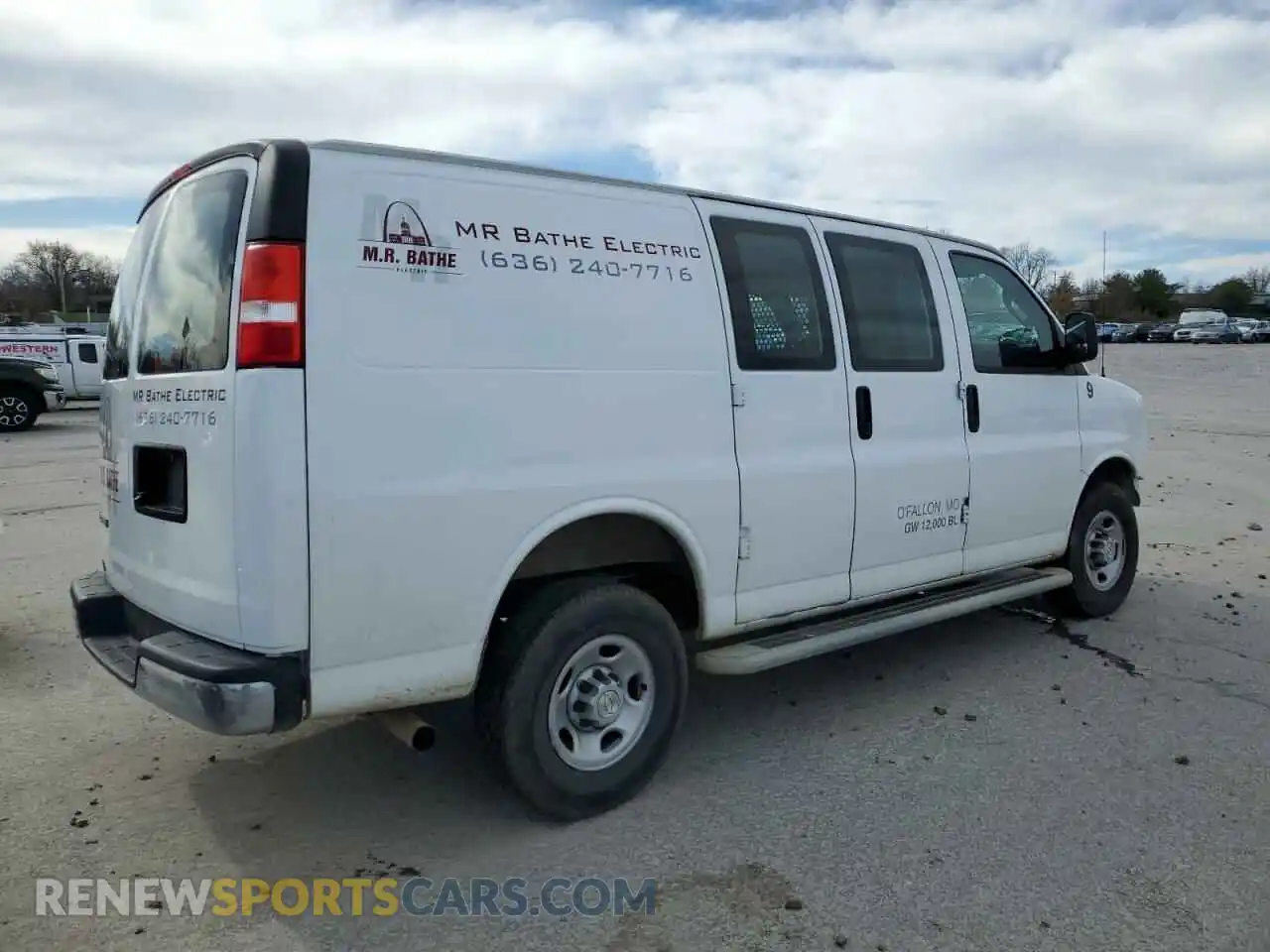 3 Photograph of a damaged car 1GCWGAF76N1269055 CHEVROLET EXPRESS 2022