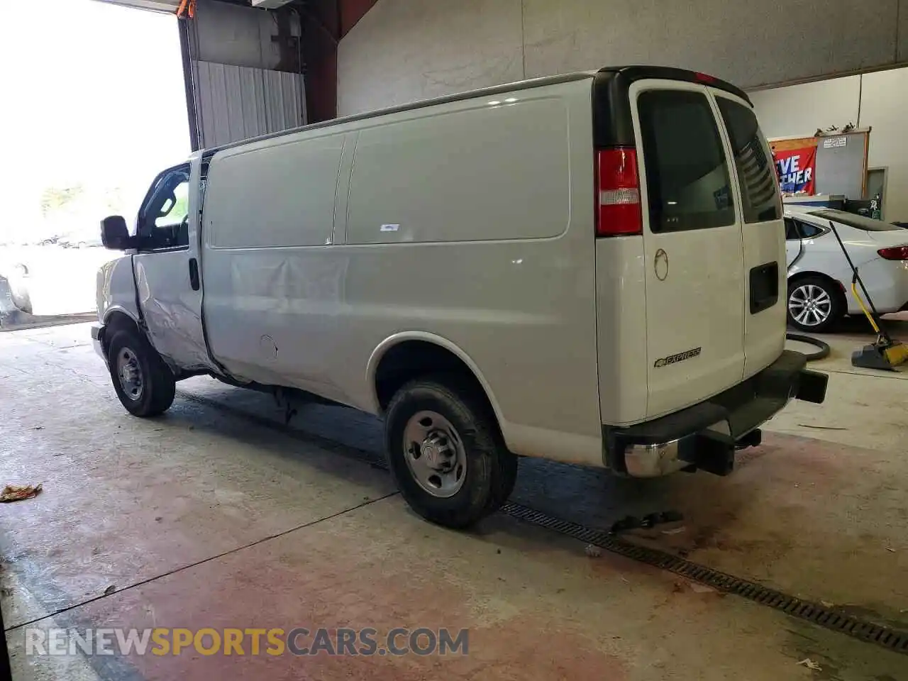 2 fotografías del automóvil dañado 1GCWGAF79N1195887 CHEVROLET EXPRESS 2022