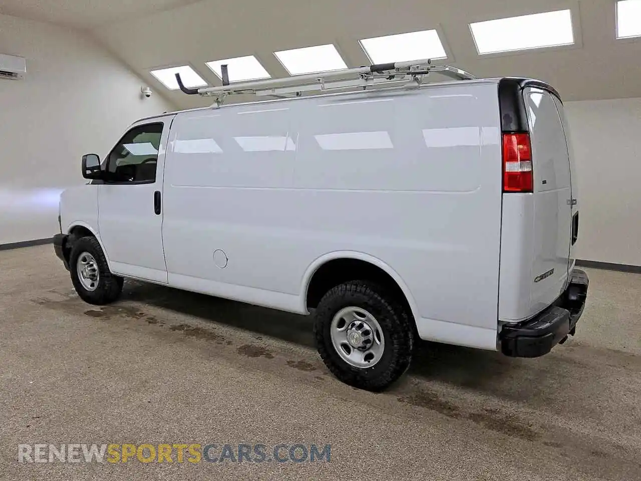 2 Photograph of a damaged car 1GCWGAFP1N1139541 CHEVROLET EXPRESS 2022