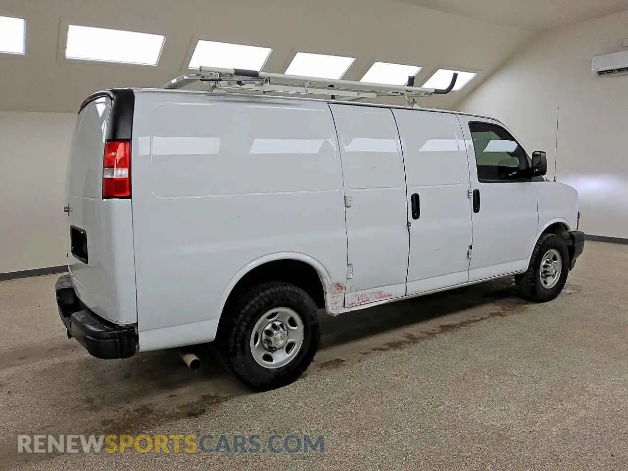 3 Photograph of a damaged car 1GCWGAFP1N1139541 CHEVROLET EXPRESS 2022
