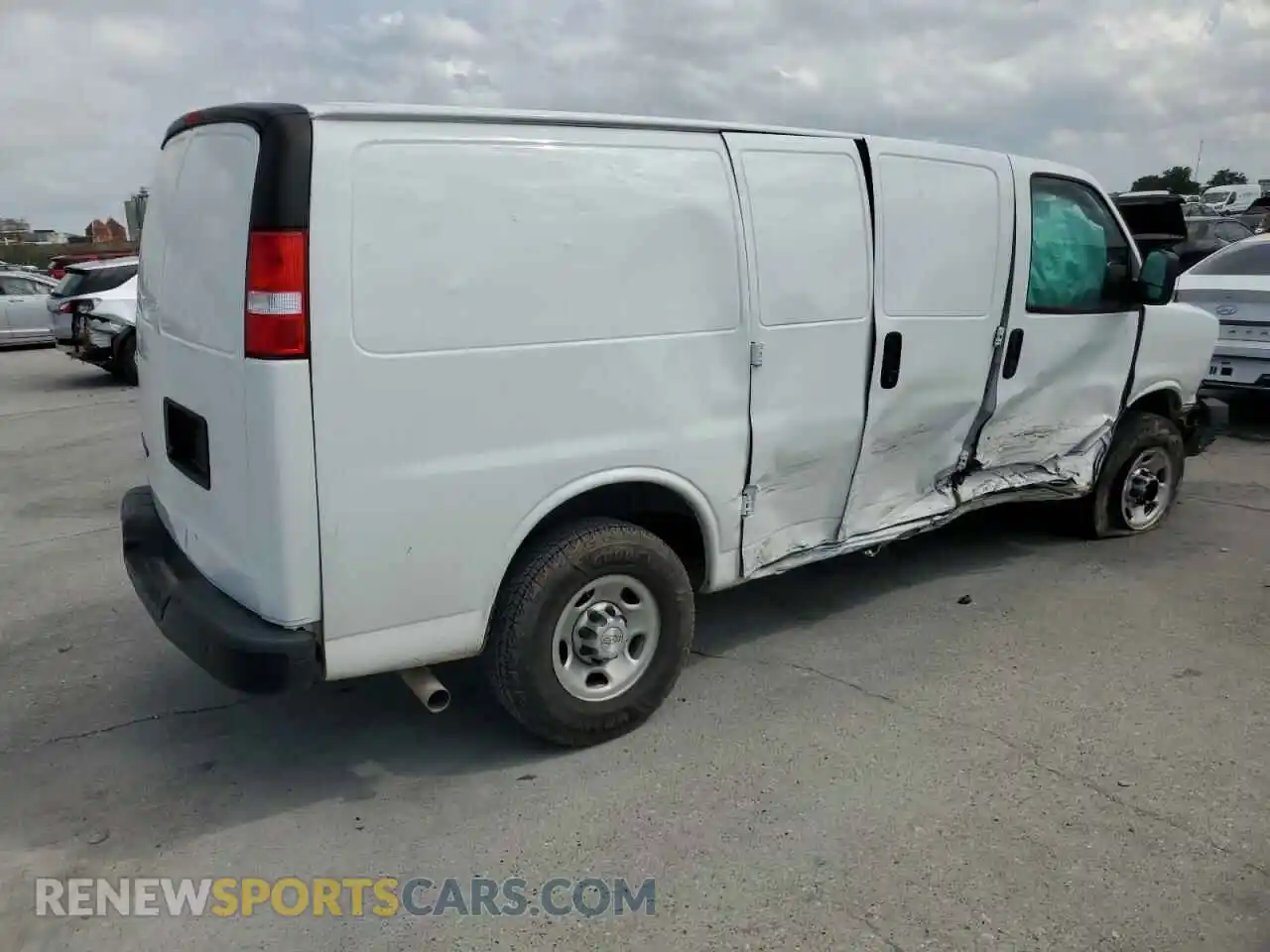 3 Фотография поврежденного автомобиля 1GCWGAFP1N1174516 CHEVROLET EXPRESS 2022