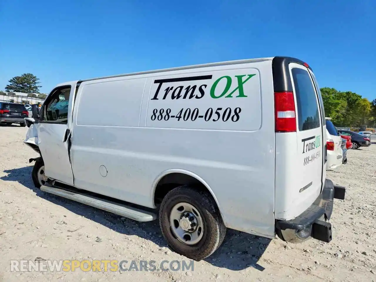 2 Фотография поврежденного автомобиля 1GCWGAFP1N1211290 CHEVROLET EXPRESS 2022