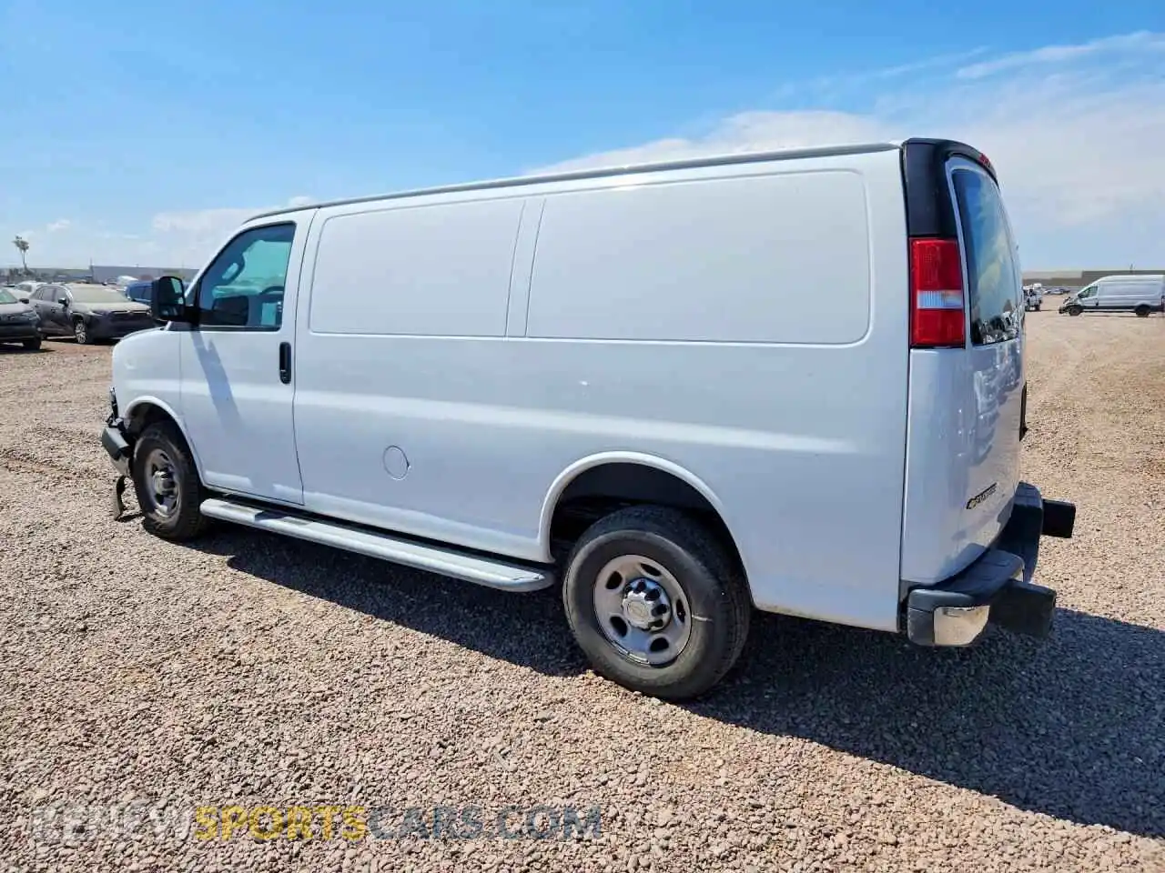 2 fotografías del automóvil dañado 1GCWGAFP1N1224721 CHEVROLET EXPRESS 2022