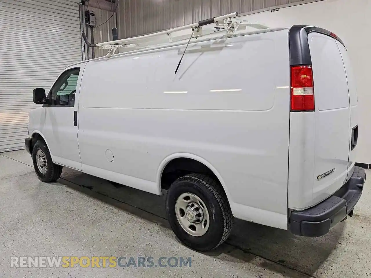 2 Photograph of a damaged car 1GCWGAFP4N1213518 CHEVROLET EXPRESS 2022