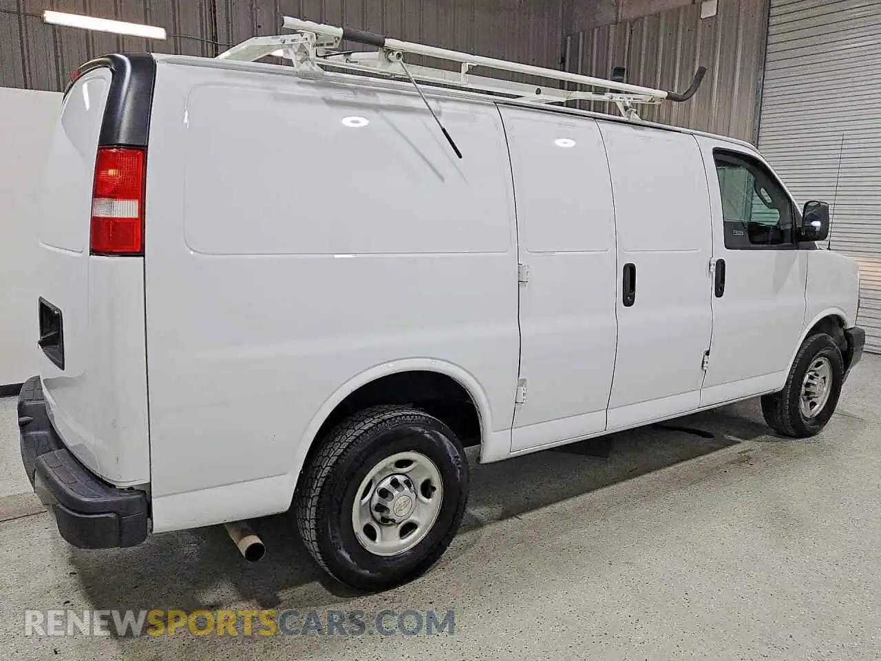 3 Photograph of a damaged car 1GCWGAFP4N1213518 CHEVROLET EXPRESS 2022