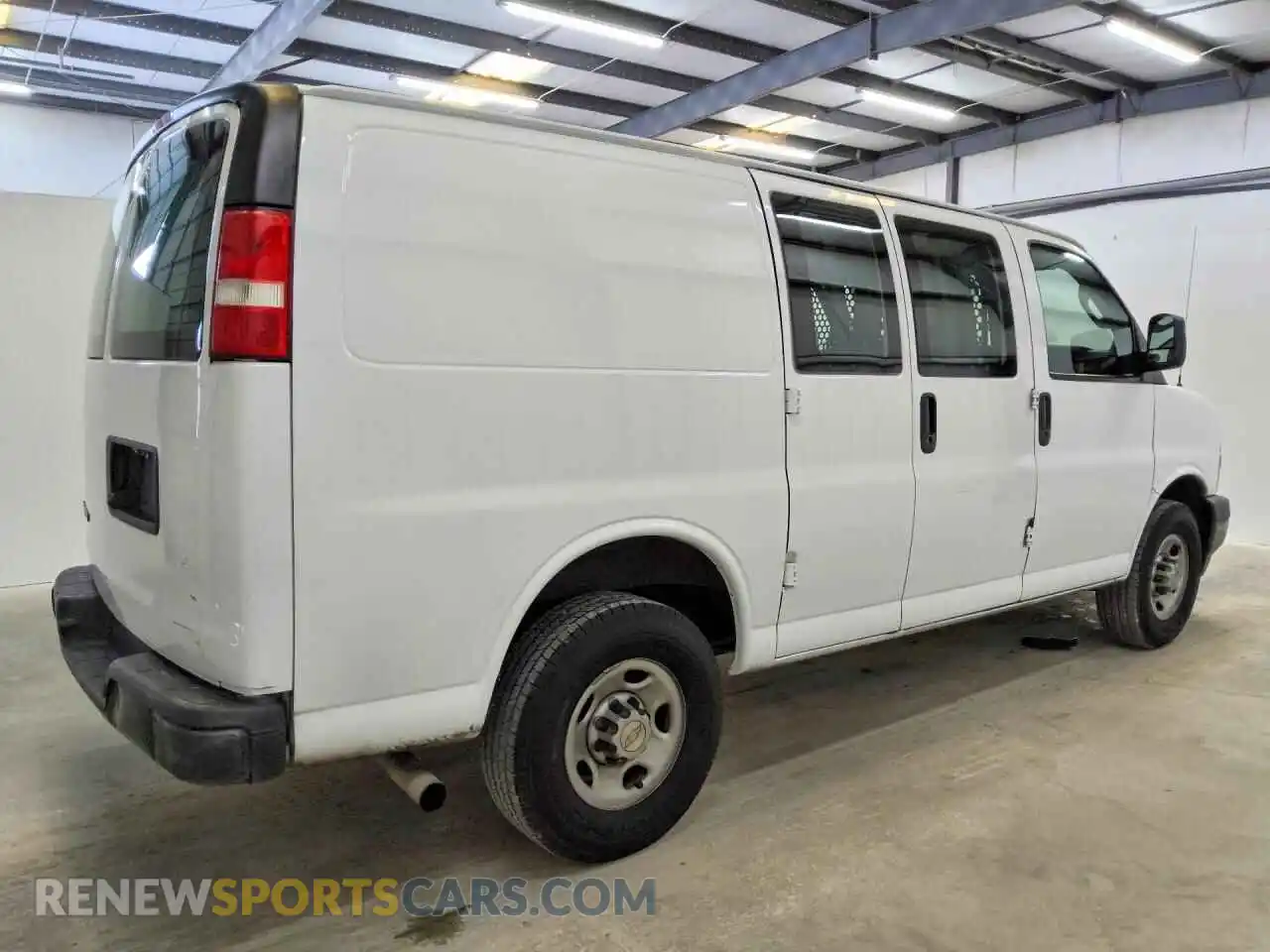 3 Photograph of a damaged car 1GCWGAFP5N1219182 CHEVROLET EXPRESS 2022