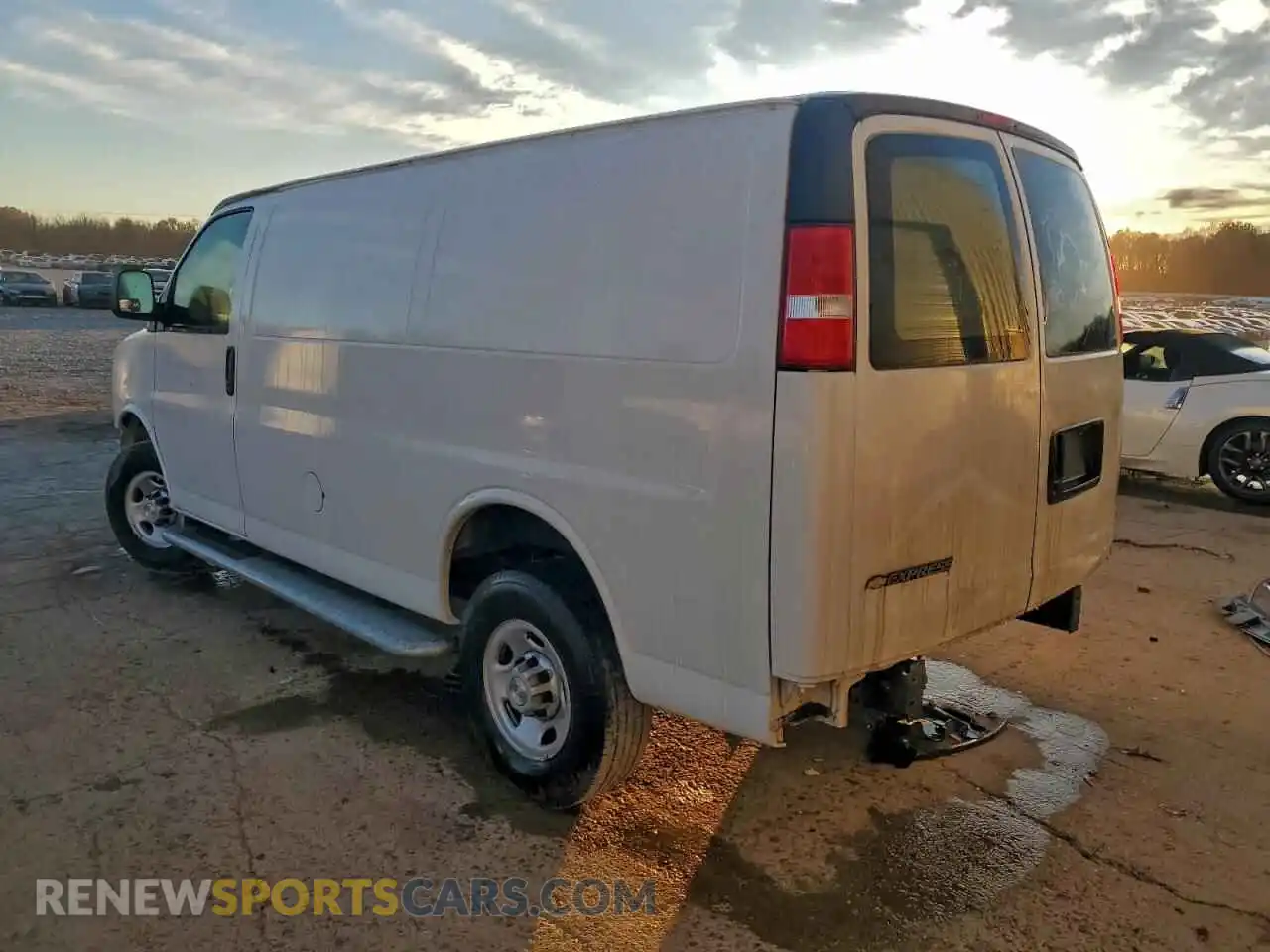 2 Photograph of a damaged car 1GCWGAFP7N1252118 CHEVROLET EXPRESS 2022
