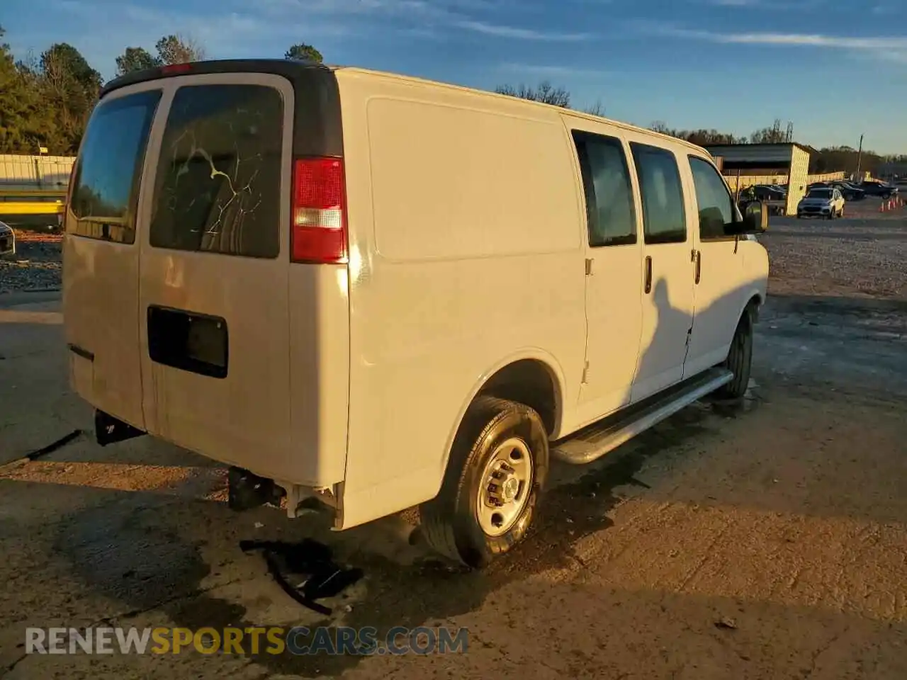 3 Photograph of a damaged car 1GCWGAFP7N1252118 CHEVROLET EXPRESS 2022