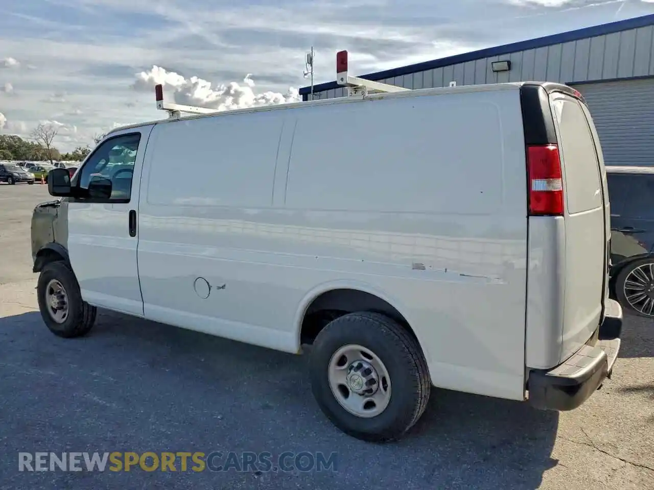 2 Photograph of a damaged car 1GCWGAFP7N1281800 CHEVROLET EXPRESS 2022