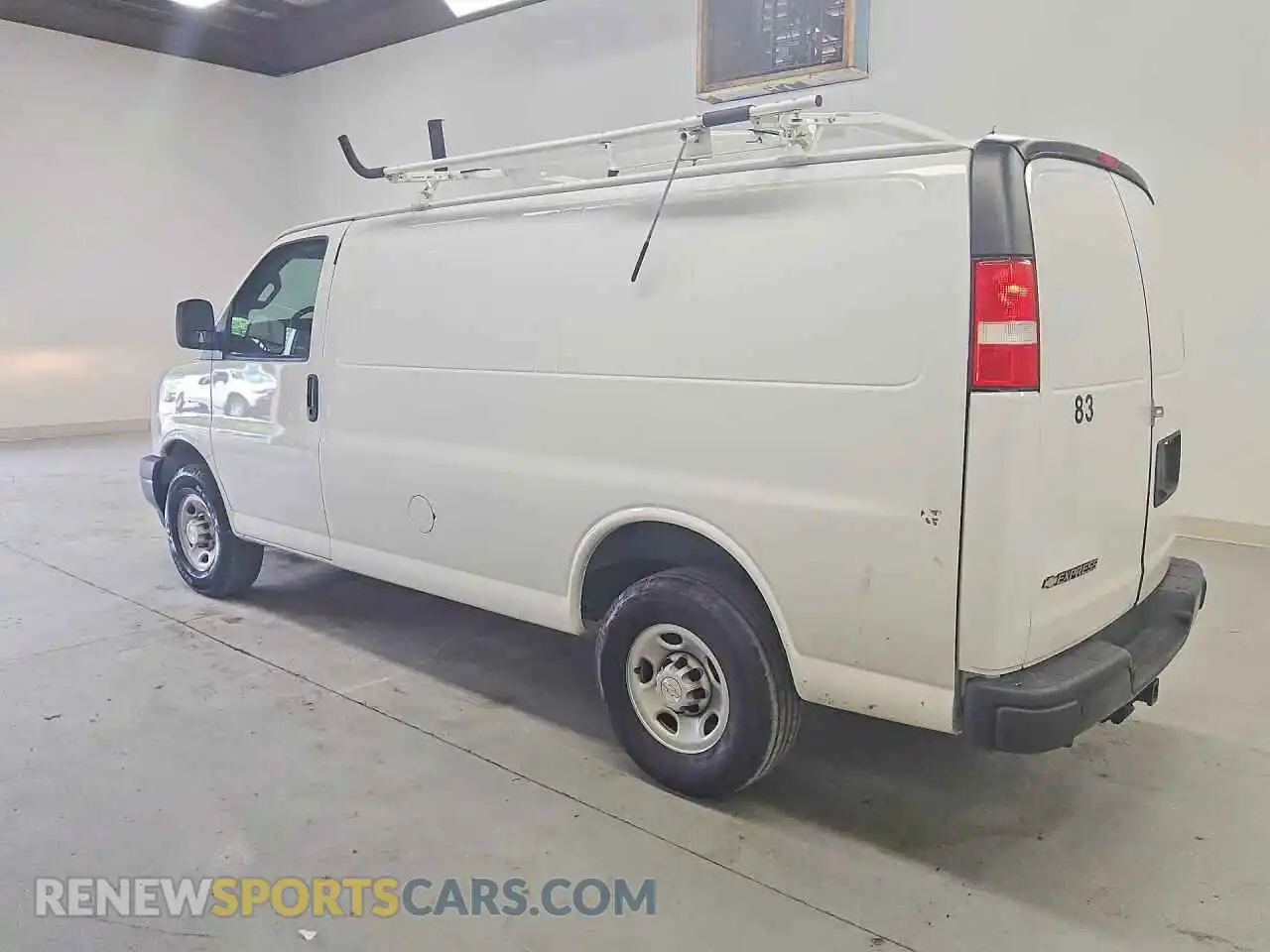 2 Фотография поврежденного автомобиля 1GCWGAFP8N1212310 CHEVROLET EXPRESS 2022