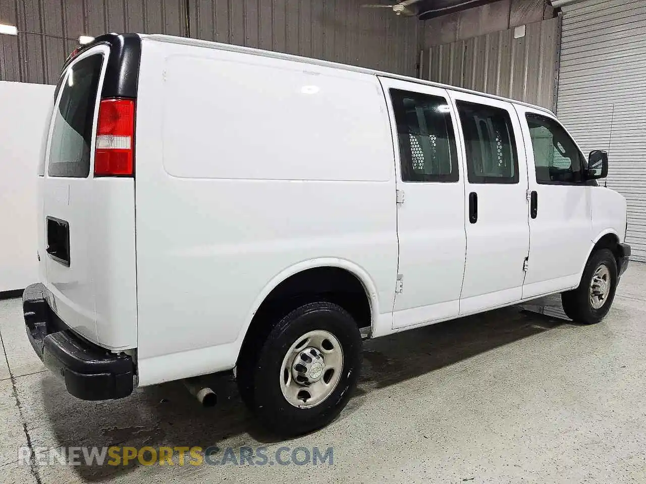 3 Photograph of a damaged car 1GCWGAFP8N1217250 CHEVROLET EXPRESS 2022