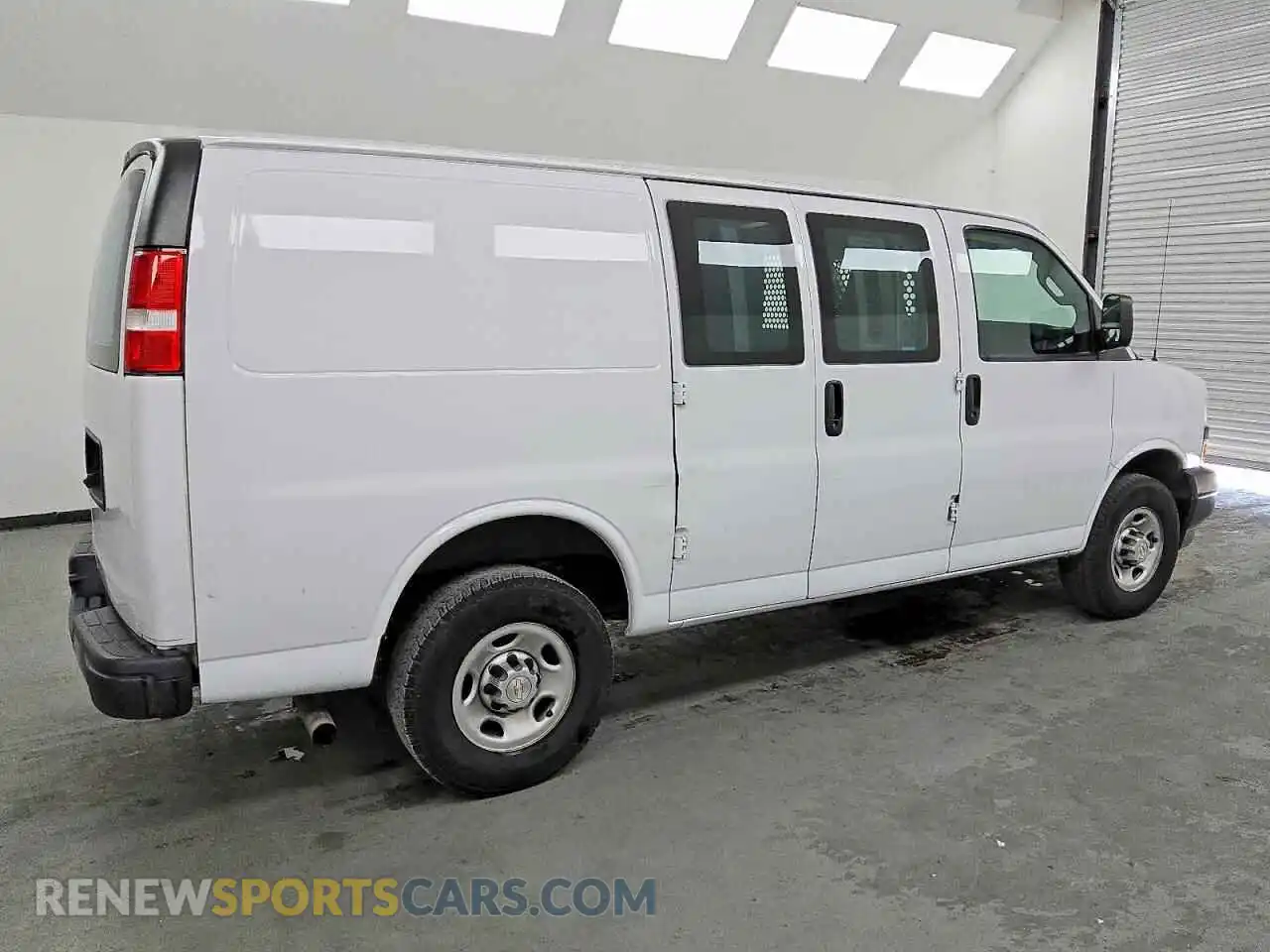 3 Photograph of a damaged car 1GCWGAFP8N1217877 CHEVROLET EXPRESS 2022