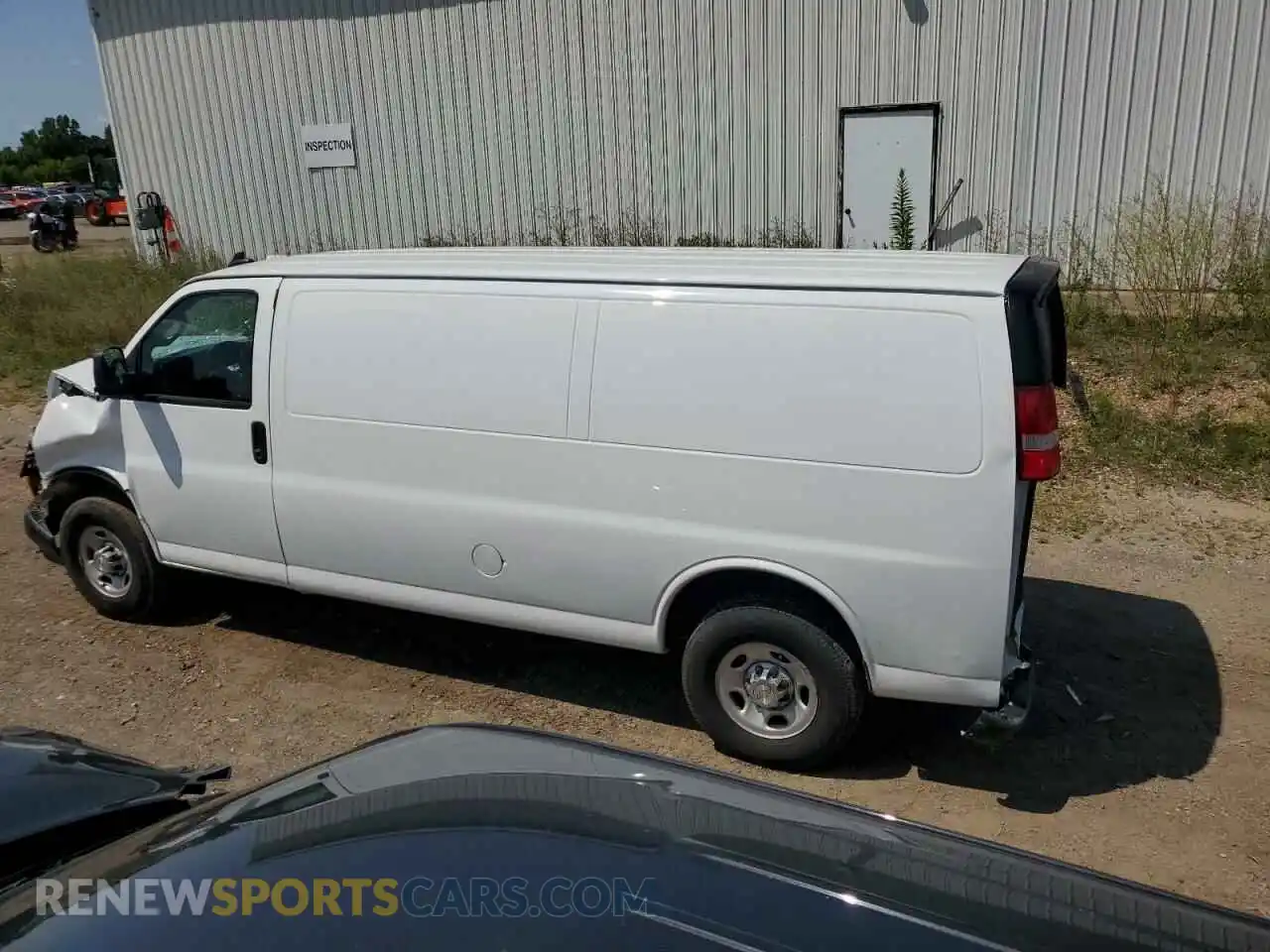 2 fotografías del automóvil dañado 1GCWGBFP4N1167923 CHEVROLET EXPRESS 2022
