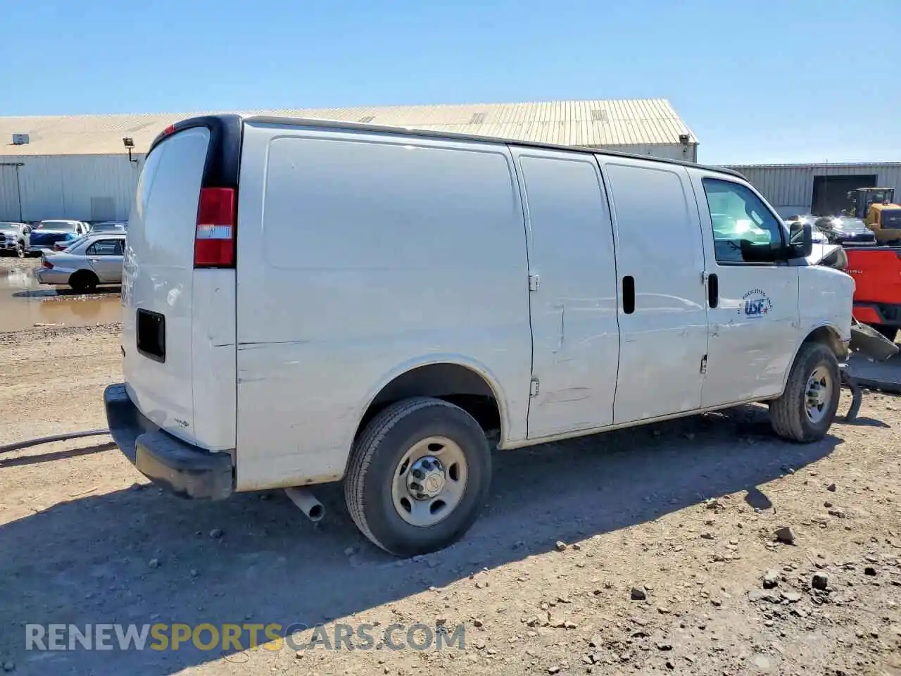 3 fotografías del automóvil dañado 1GCWGAFP1P1103464 CHEVROLET EXPRESS 2023