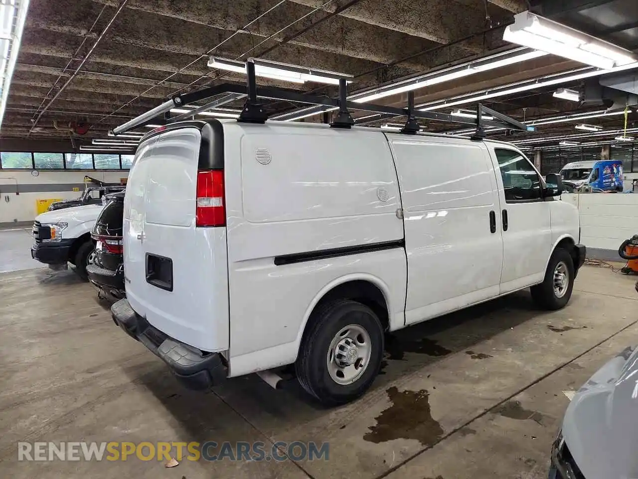 3 Фотография поврежденного автомобиля 1GCWGAFP1P1242638 CHEVROLET EXPRESS 2023