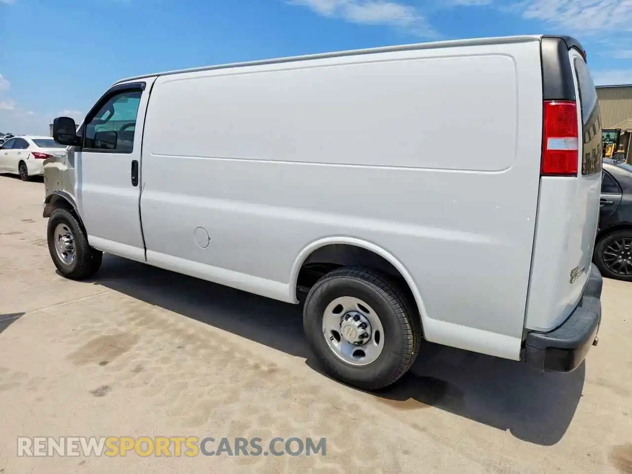 2 Фотография поврежденного автомобиля 1GCWGAFP2P1166038 CHEVROLET EXPRESS 2023