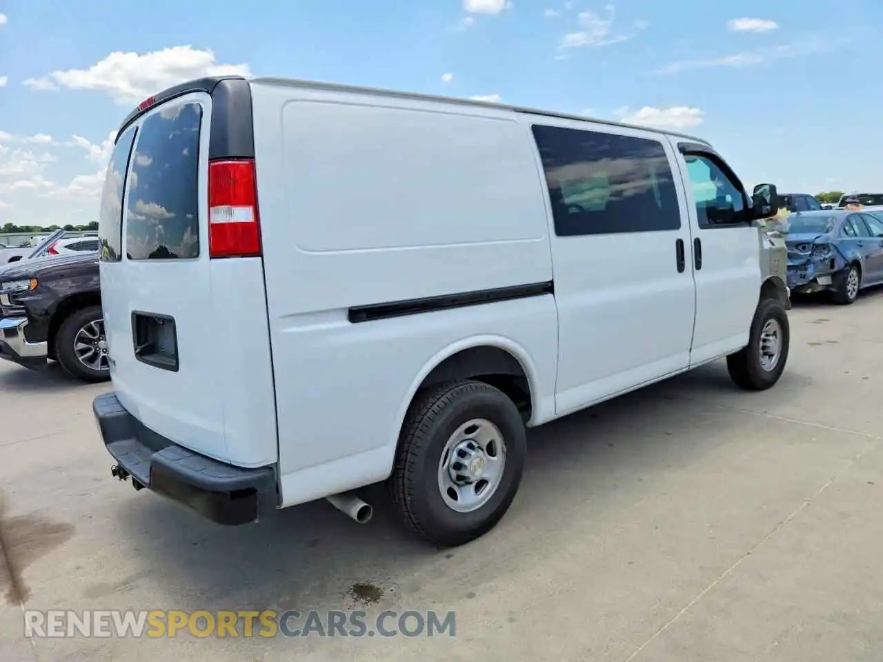 3 Фотография поврежденного автомобиля 1GCWGAFP2P1166038 CHEVROLET EXPRESS 2023