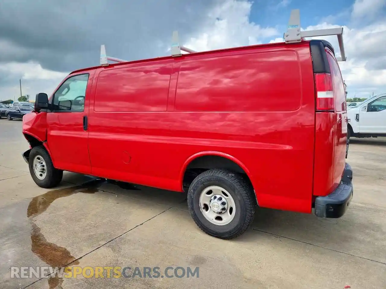 2 fotografías del automóvil dañado 1GCWGAFP3P1169630 CHEVROLET EXPRESS 2023