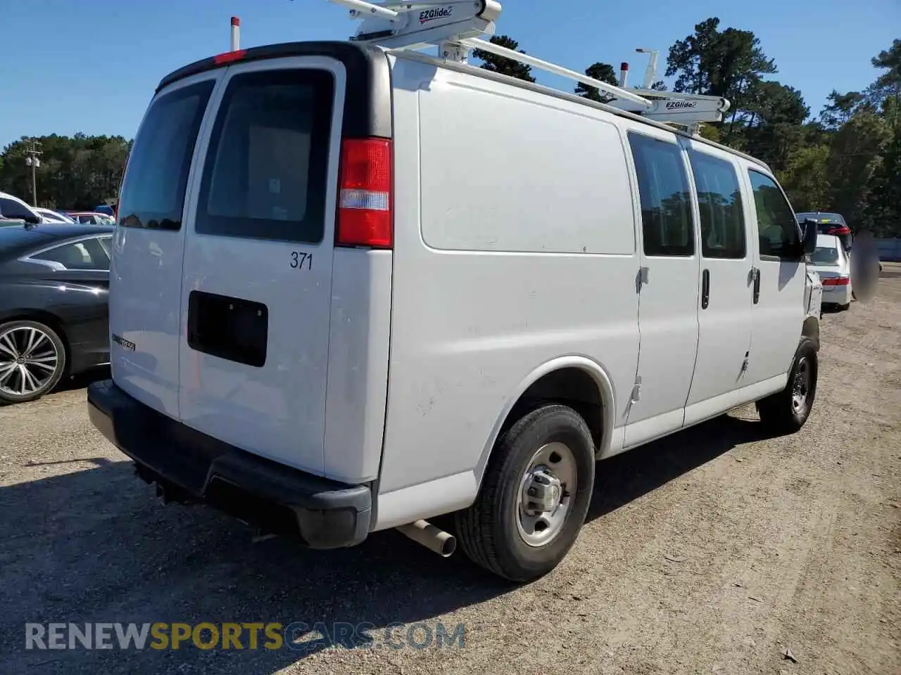 3 fotografías del automóvil dañado 1GCWGAFP6P1213183 CHEVROLET EXPRESS 2023
