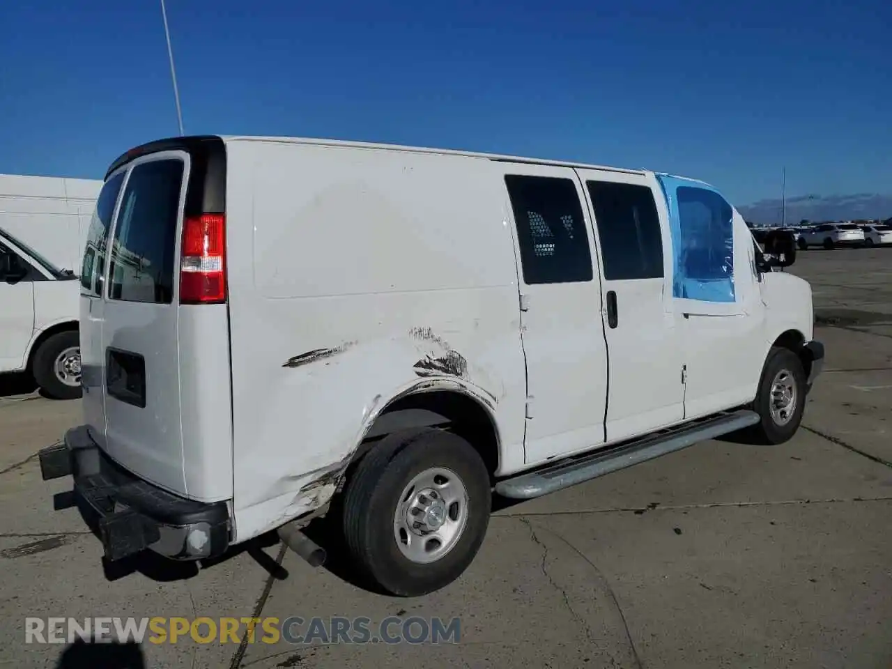 3 fotografías del automóvil dañado 1GCWGAFP8P1127759 CHEVROLET EXPRESS 2023