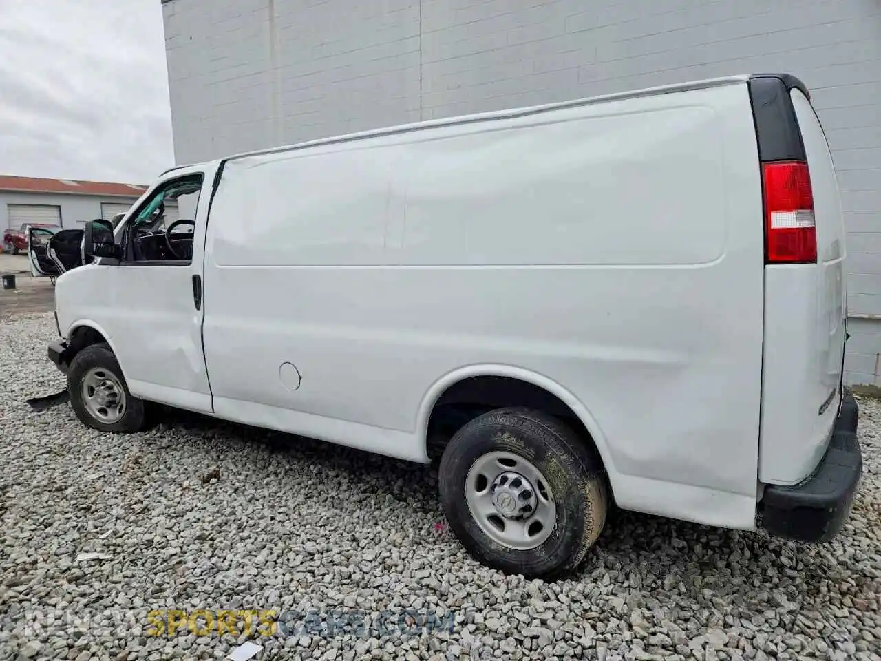 2 fotografías del automóvil dañado 1GCWGAFPXP1245019 CHEVROLET EXPRESS 2023
