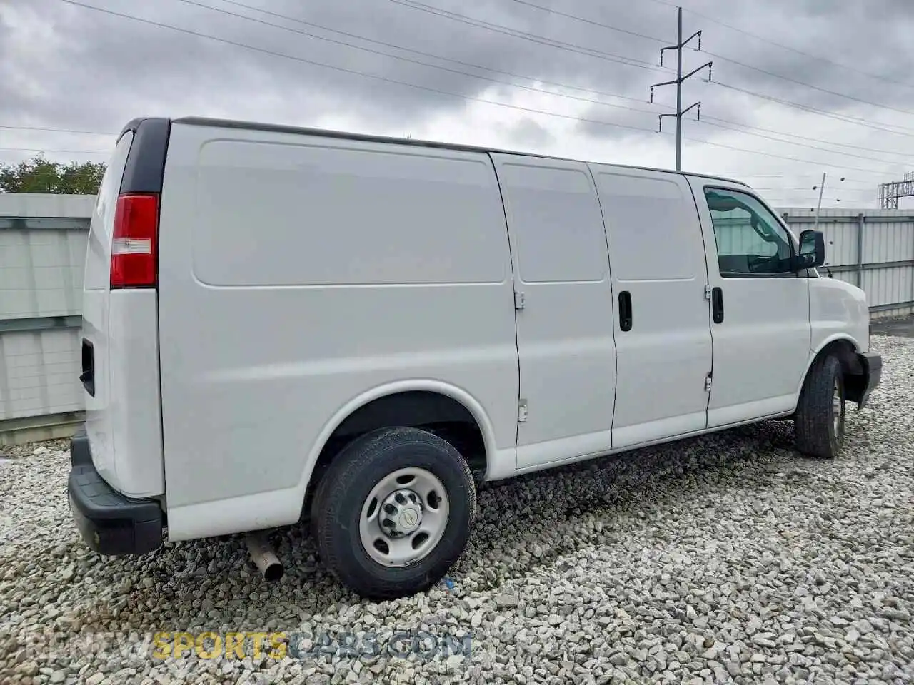 3 fotografías del automóvil dañado 1GCWGAFPXP1245019 CHEVROLET EXPRESS 2023