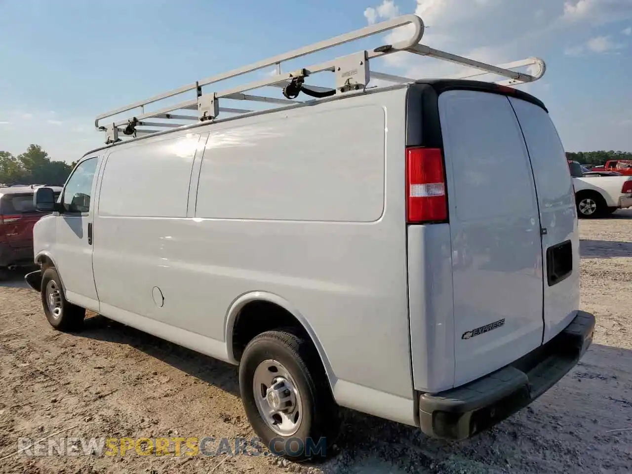 2 Фотография поврежденного автомобиля 1GCWGBFPXP1220787 CHEVROLET EXPRESS 2023