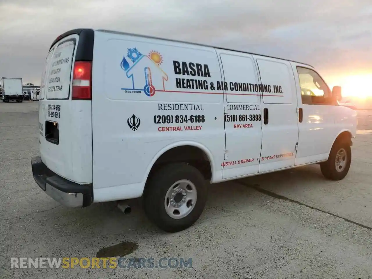 3 Photograph of a damaged car 1GCWGAF74R1106801 CHEVROLET EXPRESS 2024