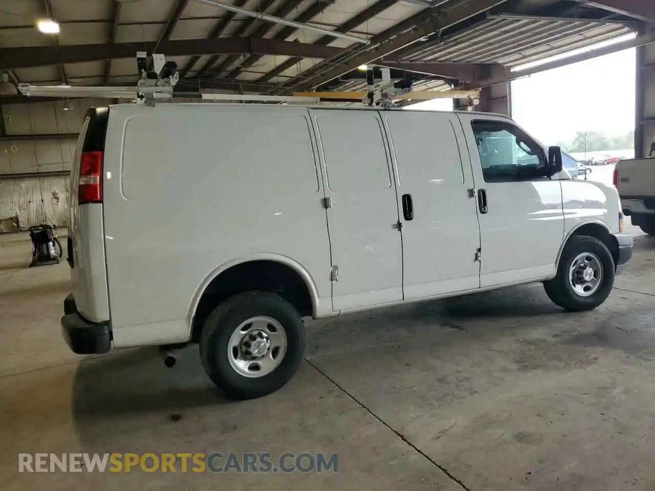 3 Photograph of a damaged car 1GCWGAFP2R1174904 CHEVROLET EXPRESS 2024