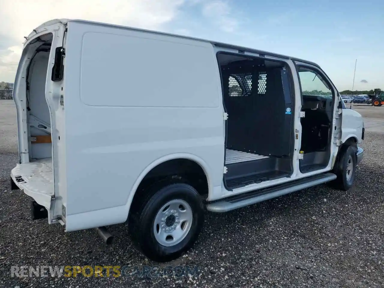 3 Photograph of a damaged car 1GCWGAFP5R1176615 CHEVROLET EXPRESS 2024