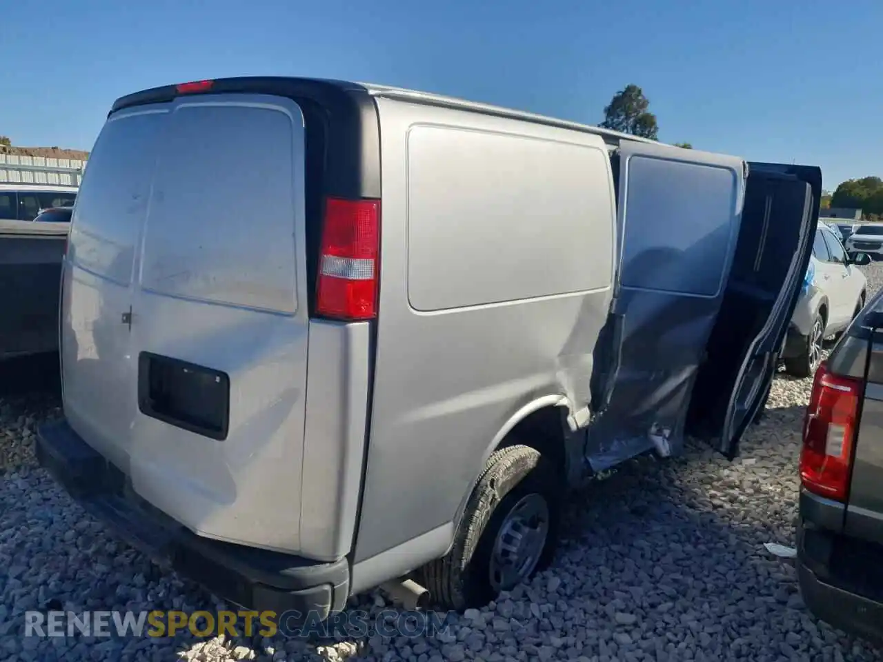 3 Фотография поврежденного автомобиля 1GCWGAFP5R1266332 CHEVROLET EXPRESS 2024