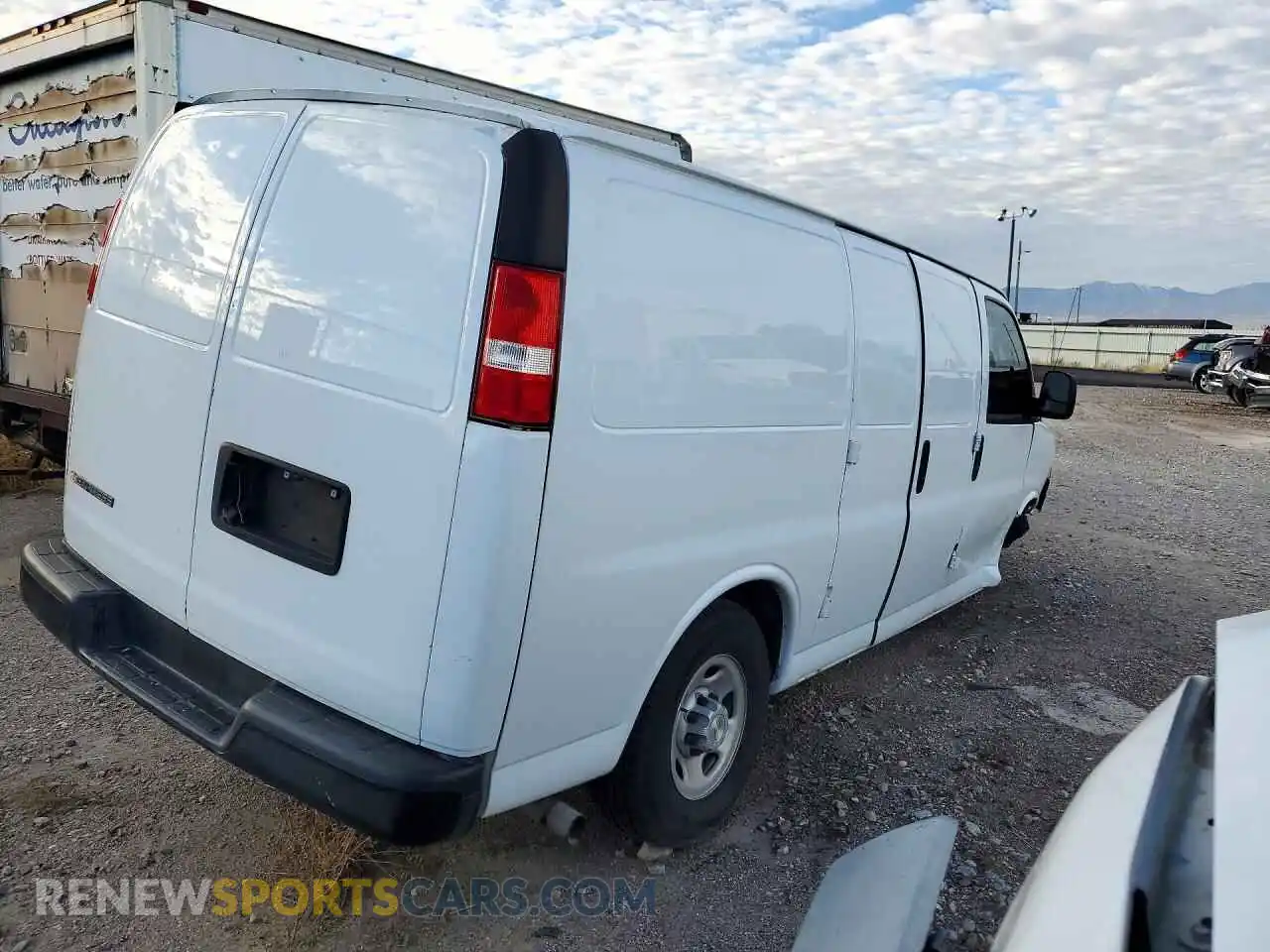3 fotografías del automóvil dañado 1GCWGAFP6R1106251 CHEVROLET EXPRESS 2024