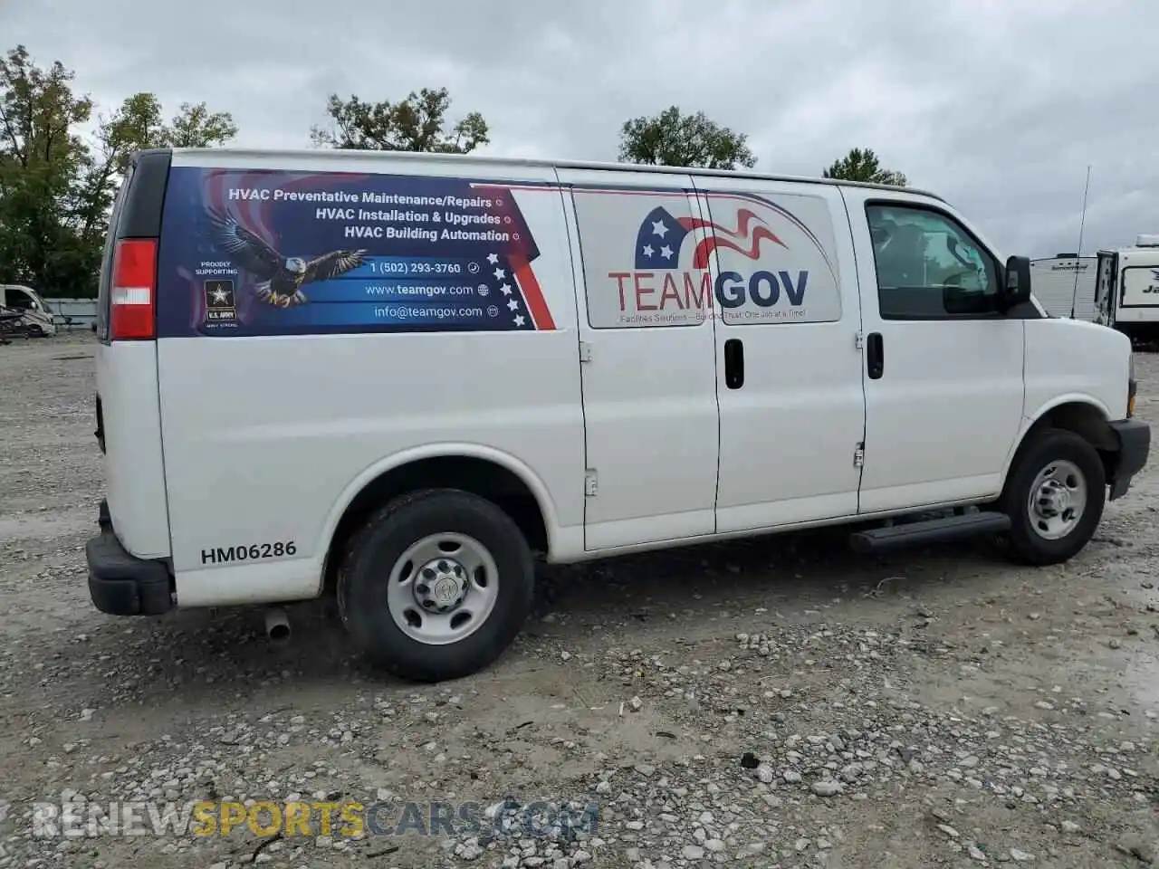 3 Photograph of a damaged car 1GCWGAFP8R1270682 CHEVROLET EXPRESS 2024
