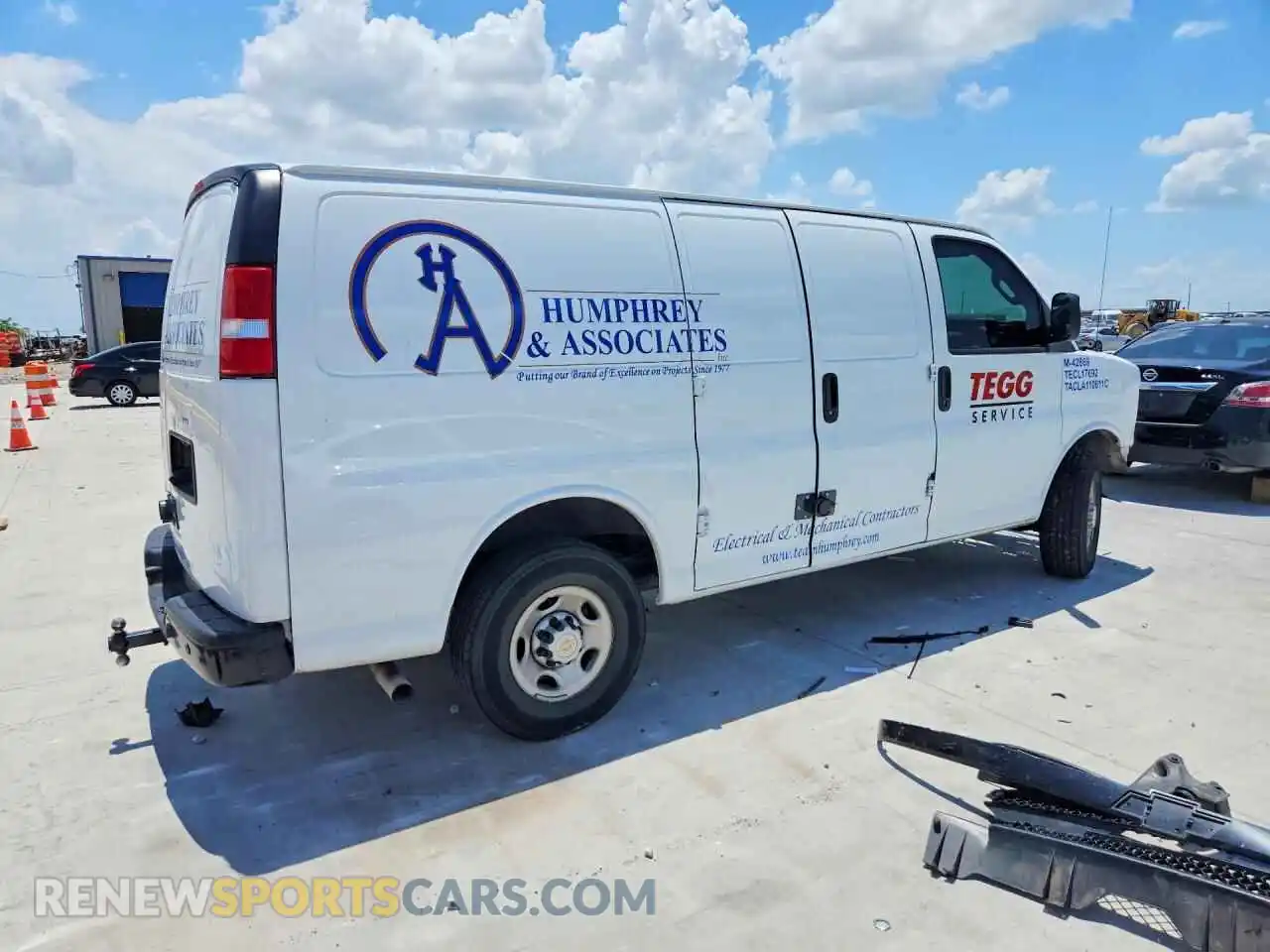 3 fotografías del automóvil dañado 1GCWGAFP8R1290060 CHEVROLET EXPRESS 2024