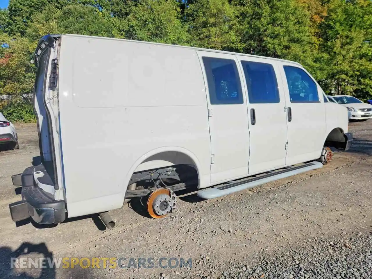 3 Photograph of a damaged car 1GCWGAF74S1272581 CHEVROLET EXPRESS 2025