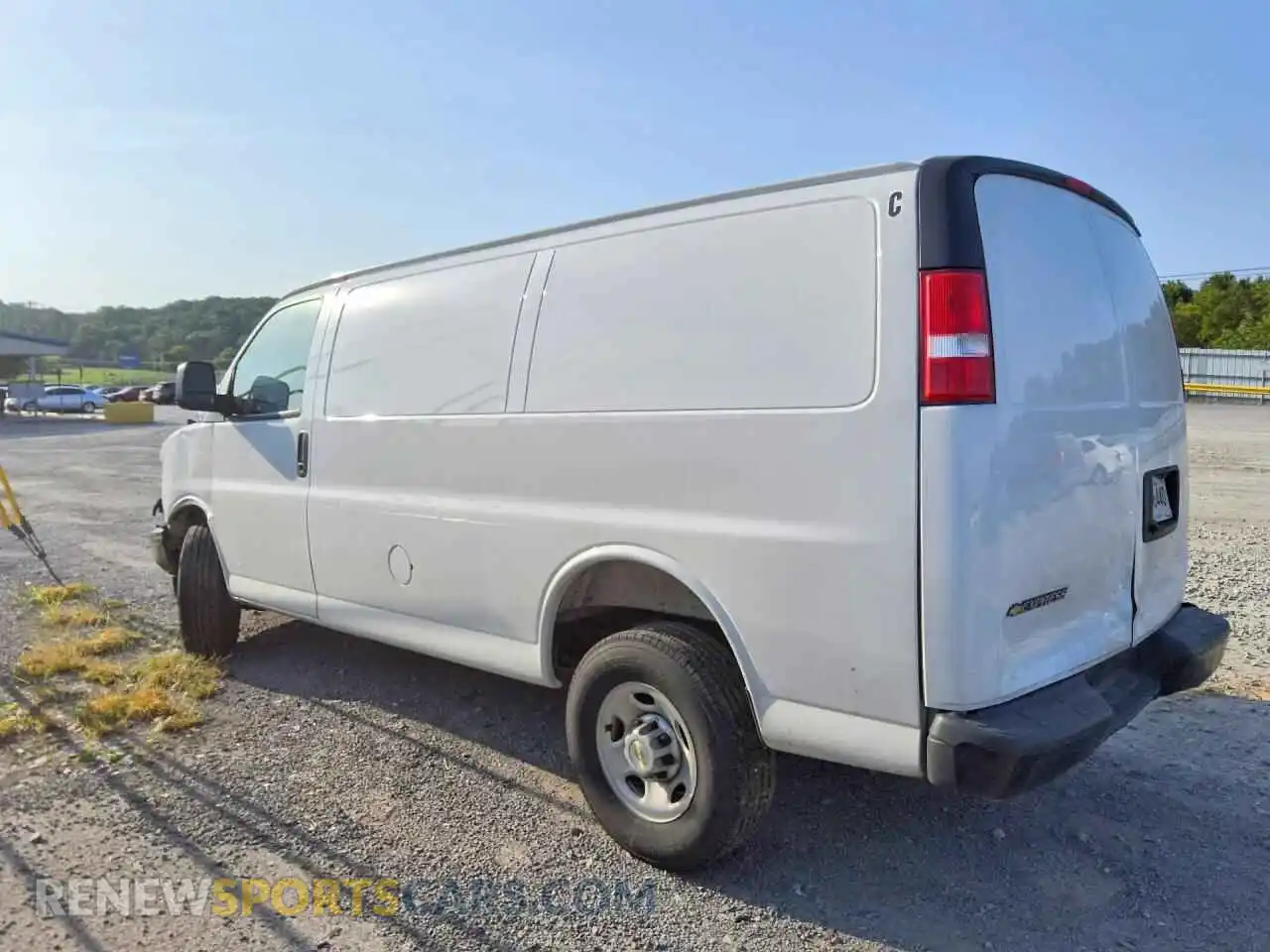 2 Фотография поврежденного автомобиля 1GCWGAFP8S1263480 CHEVROLET EXPRESS 2025