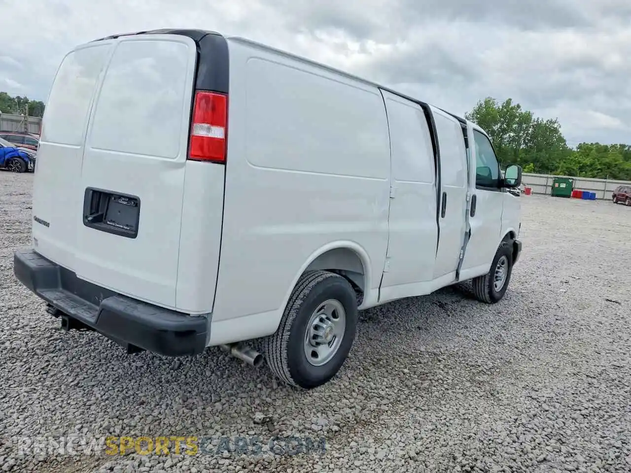 3 Photograph of a damaged car 1GCWGAFP1T1209021 CHEVROLET EXPRESS 2026