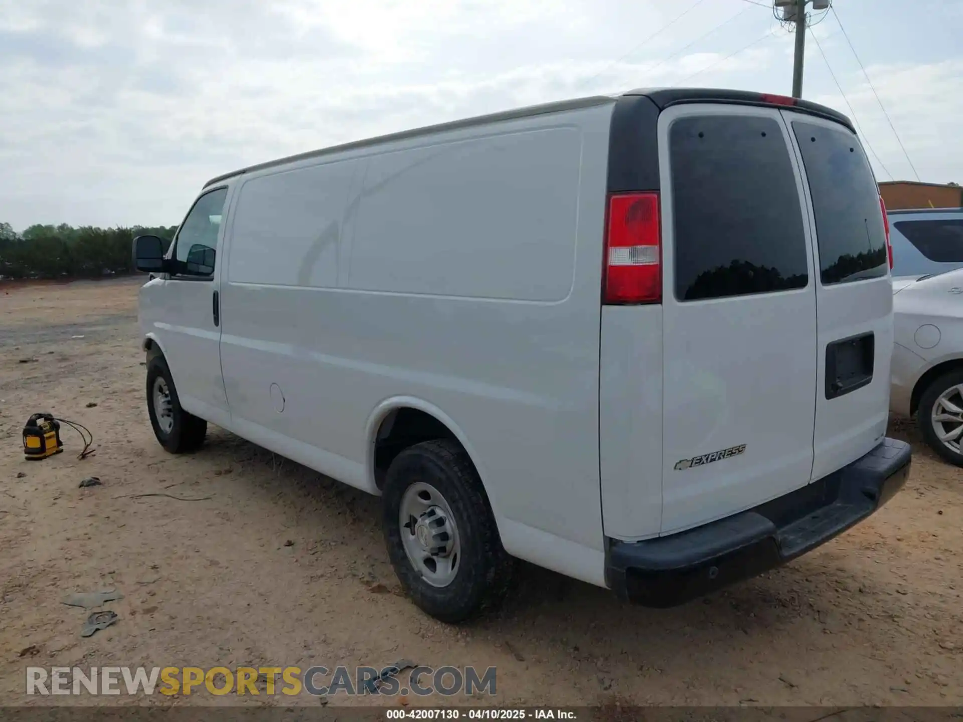 3 Photograph of a damaged car 1GCWGAFG1K1328332 CHEVROLET EXPRESS 2500 2019