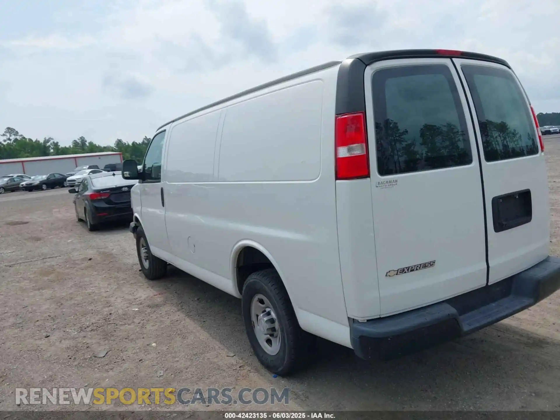 3 Фотография поврежденного автомобиля 1GCWGAFP5K1365688 CHEVROLET EXPRESS 2500 2019