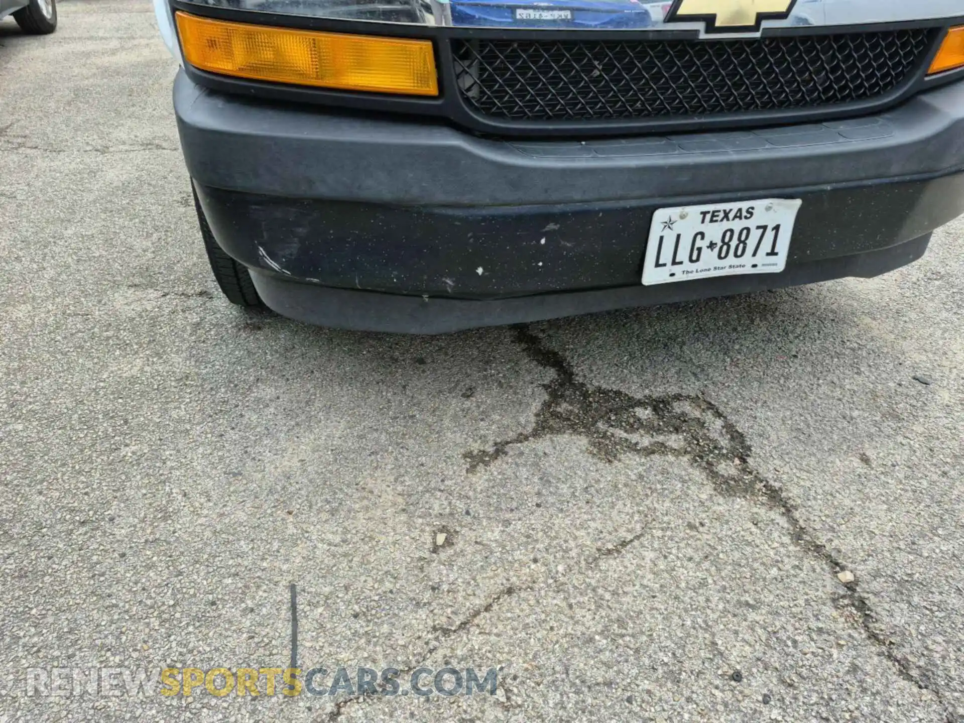 2 fotografías del automóvil dañado 1GCWGAFP8K1160429 CHEVROLET EXPRESS 2500 2019